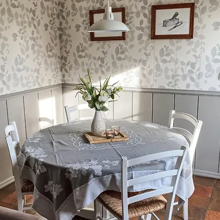 Windekind Mit Blick Auf Felder By Interhome