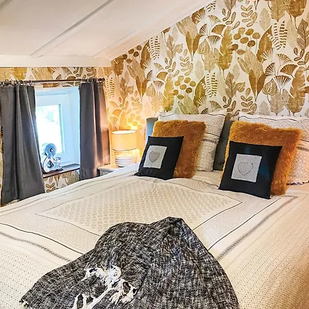 Windekind Mit Blick Auf Felder By Interhome *